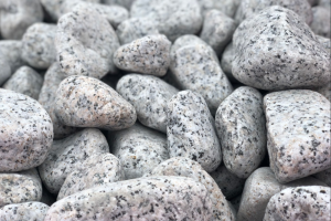 Galets de granit gris / blanc (à la Tonne)